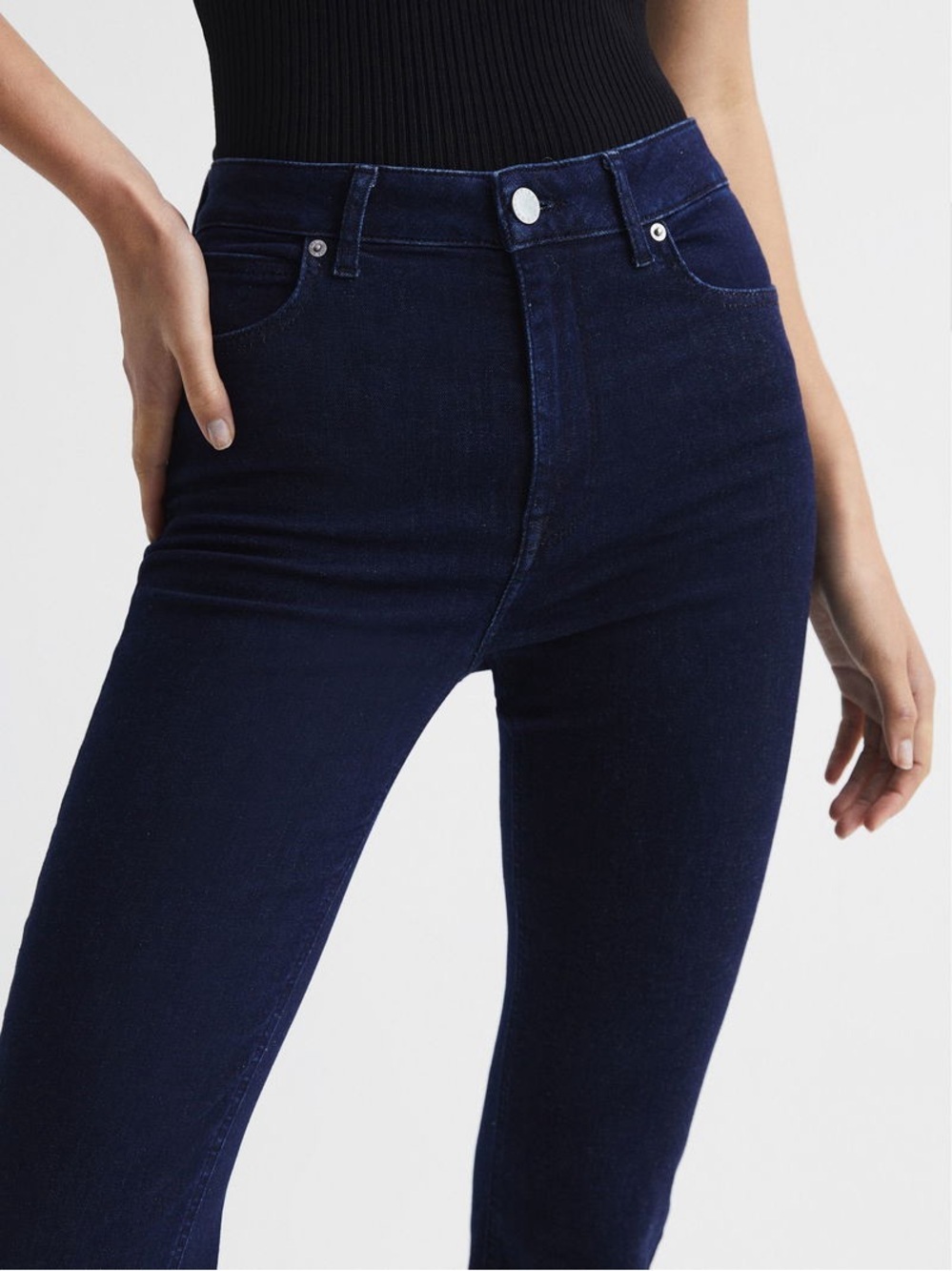 Reiss Perry Contour High Rise Flared Jeans Dark Wash Size 28R - Picture 5 of 15